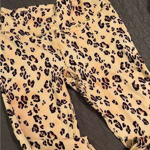 EUC Fabletics Cheetah Print Leggings and Sports bra set XL